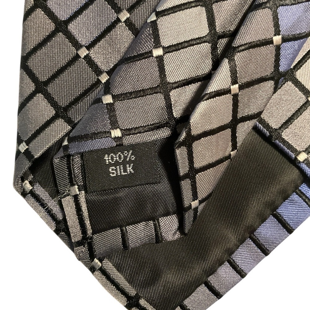 Kenneth Cole Reaction Silk Necktie - Picture 3 of 3